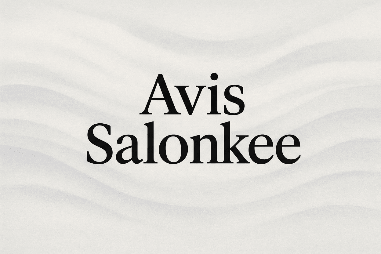 Texte 'Avis Salonkee' en typographie serif noire sur fond gris clair